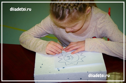 игра +с фонариком +в темноте, игры +с фонариком, игры +с фонариком +для детей, развитие мелкой моторики дома, игра весеннее солнышко, необычные игры для детей, развитие детей дома, опыты для детей
