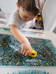 игры с крупой для самых маленьких, игры с крупами, развивающие игры с крупой, развитие мелкой моторики, игры для детей от года, игры 1+, развивающие игры для детей от года, игры машинки, машинки наклейки, наклейки на алиэкспресс, быстрые игры для малышей, игры для мальчиков