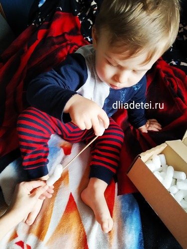 развивашки своими руками, развивашки для малышей от года, нанизывание для малышей, игры со шпажками, нанизываем шашлык, играем в поход, мелкая моторика рук пальчиковые игры, во что играть с ребенком в 1 5 года, как играть с ребенком в год, во что играть с ребенком в 2 года, какие игры играть с ребенком в 1 год, развивашки от 2 лет,