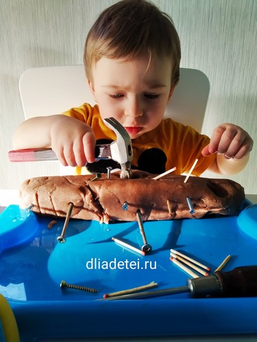 игра +с молотком,игры гвозди молоток, молотки +и гвоздики игра, игры +с соленым тестом, игры +с соленым тестом +для детей, +как сделать соленое тесто +для игры, сенсорная коробка +для малышей, сенсорная коробка +для малышей +своими руками, игры +в полтора года +для развития,игры +для детей полтора 2 года, игры +с ребенком +в полтора года,