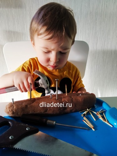 игра +с молотком,игры гвозди молоток, молотки +и гвоздики игра, игры +с соленым тестом, игры +с соленым тестом +для детей, +как сделать соленое тесто +для игры, сенсорная коробка +для малышей, сенсорная коробка +для малышей +своими руками, игры +в полтора года +для развития,игры +для детей полтора 2 года, игры +с ребенком +в полтора года,