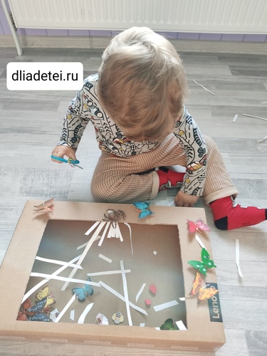 +как научить ребенка резать ножницами, развивающие игры +для детей 2 лет, игры +для малышей 2 3 года, развивающие игры 2 года дома, игры +с ребенком 2 5 года дома, игры дома 2 года, игра разрежь паутину